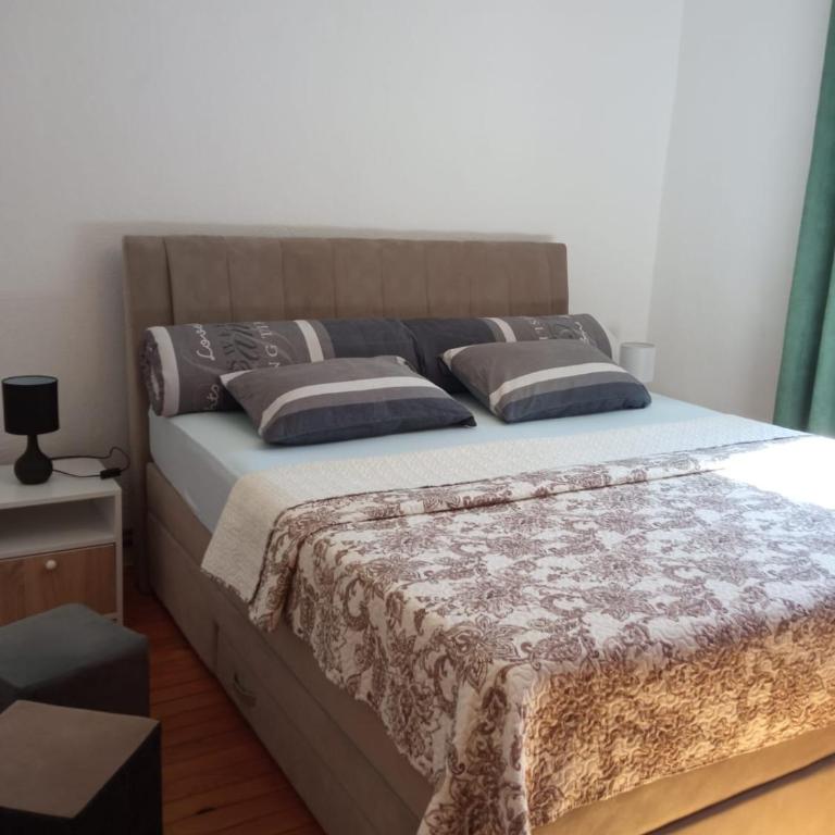 Apartman "EM" - Two-Bedroom Apartment with Terrace - 10