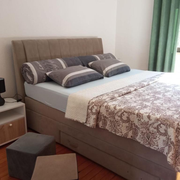 Apartman "EM" - Two-Bedroom Apartment with Terrace - 12