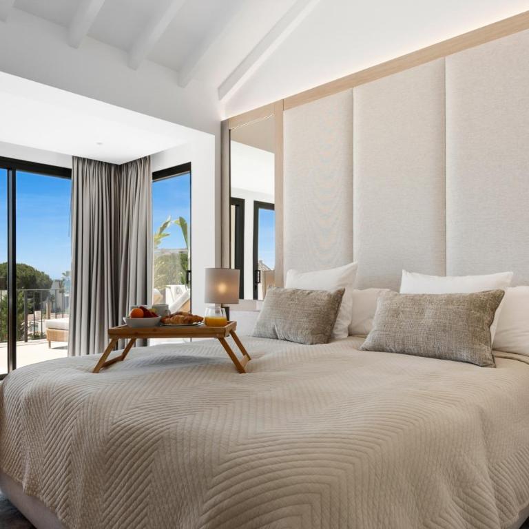 Luxury Villa Near Marbella with Private Pool, Jacuzzi & Modern Amenities - Villa - 21