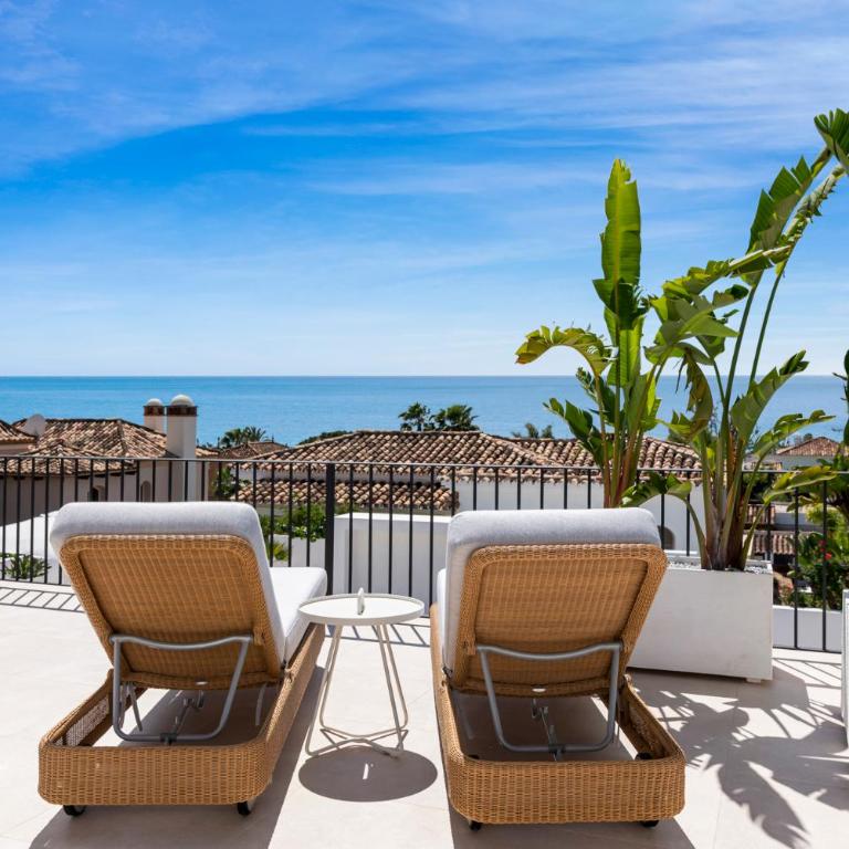 Luxury Villa Near Marbella with Private Pool, Jacuzzi & Modern Amenities - Villa - 29