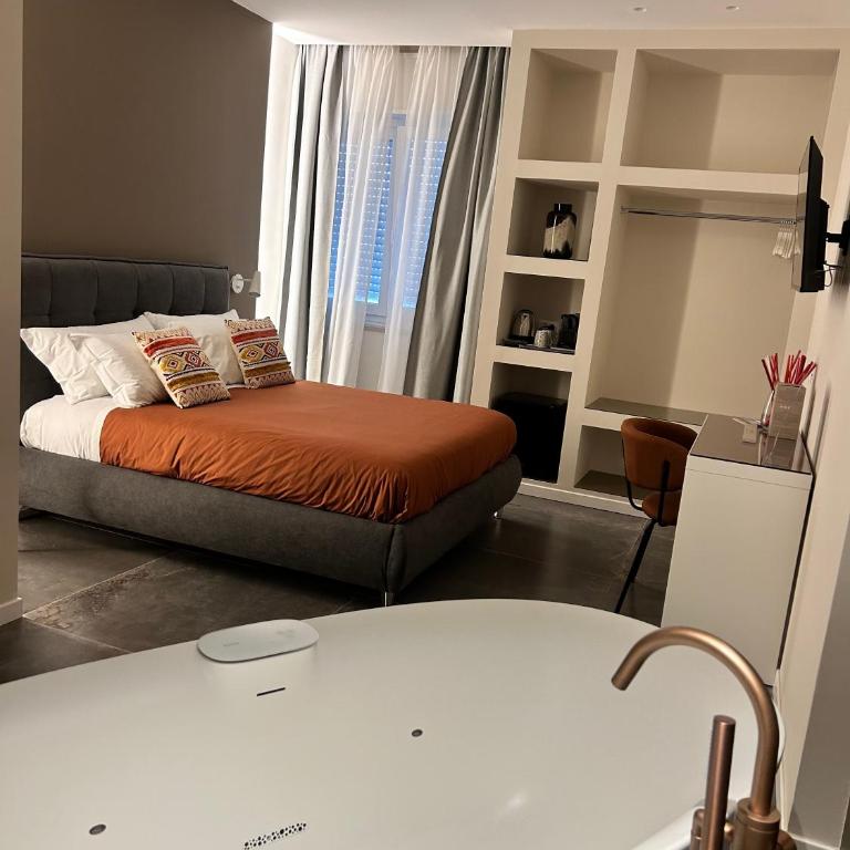 Morris Rooms - Deluxe Double Room with Bath - 2