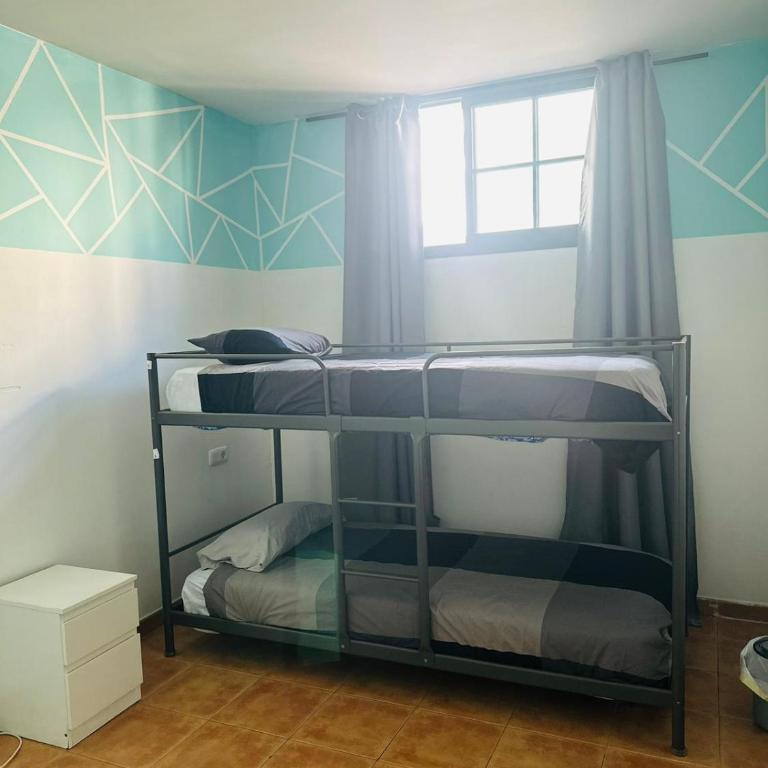 La Fresa Guest House Corralejo - Habitación compartida femenina de 4 camas - 2