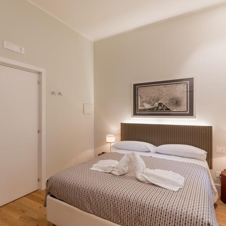 Piazza San Domenico Luxury Suites - Deluxe Double Room with Balcony - 7