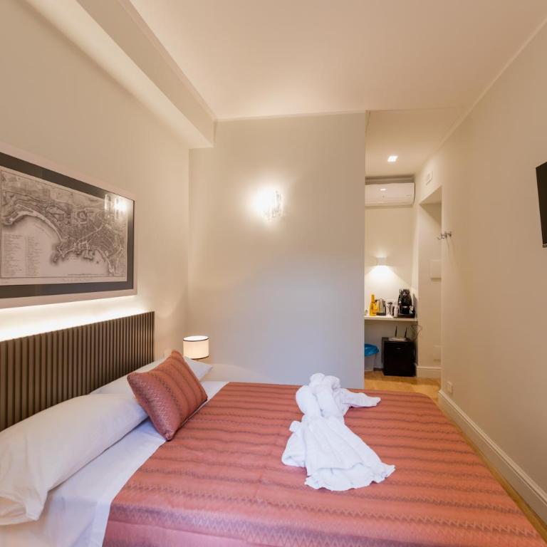 Piazza San Domenico Luxury Suites - Deluxe Double Room with Balcony - 13