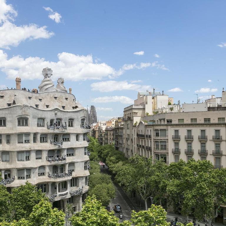 Ola Living Paseo de Gracia - Three-Bedroom Apartment with View - 2