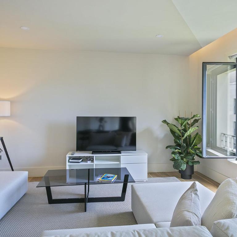 Ola Living Paseo de Gracia - Three-Bedroom Apartment with View - 3