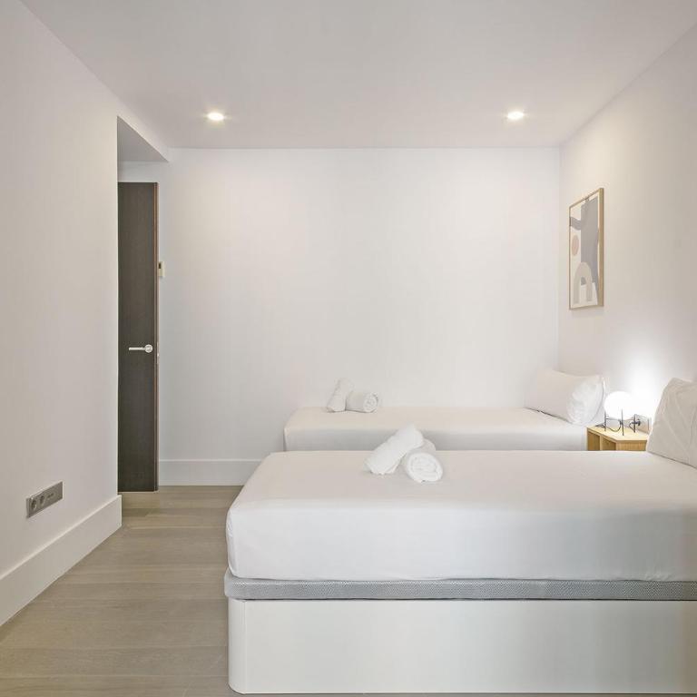 Ola Living Paseo de Gracia - Three-Bedroom Apartment with View - 14