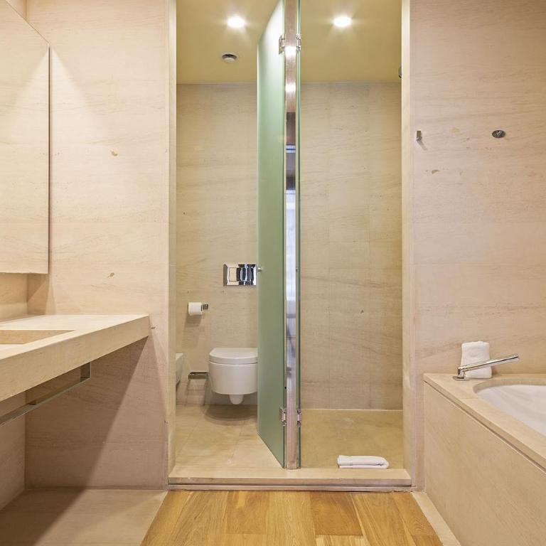 Ola Living Paseo de Gracia - Three-Bedroom Apartment with View - 21
