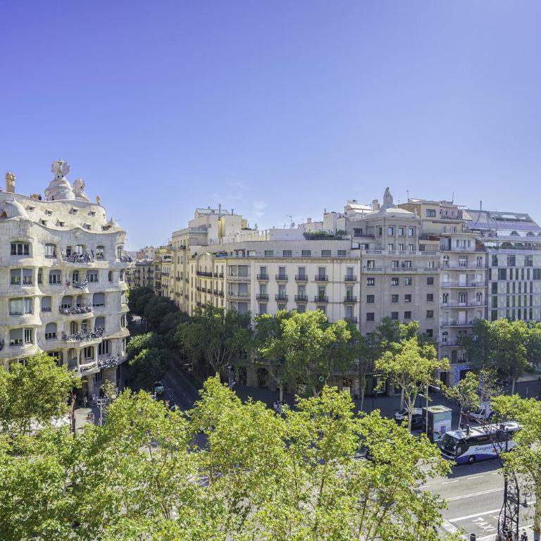 Ola Living Paseo de Gracia - Three-Bedroom Apartment - 2