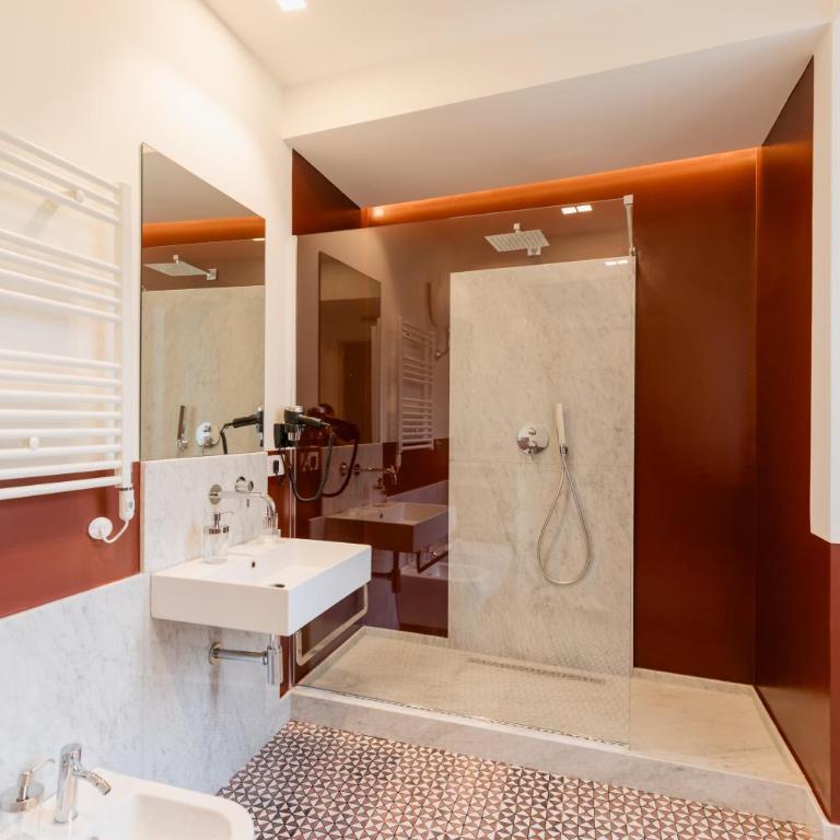 Piazza San Domenico Luxury Suites - King Room with Balcony - 9