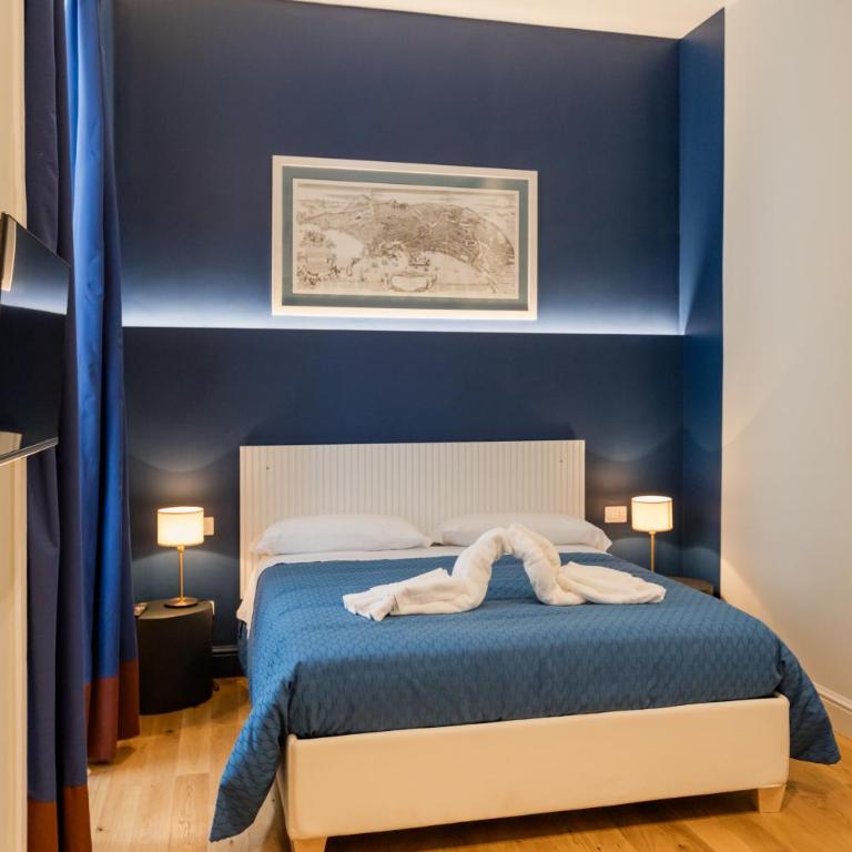 Piazza San Domenico Luxury Suites - King Room with Balcony - 6