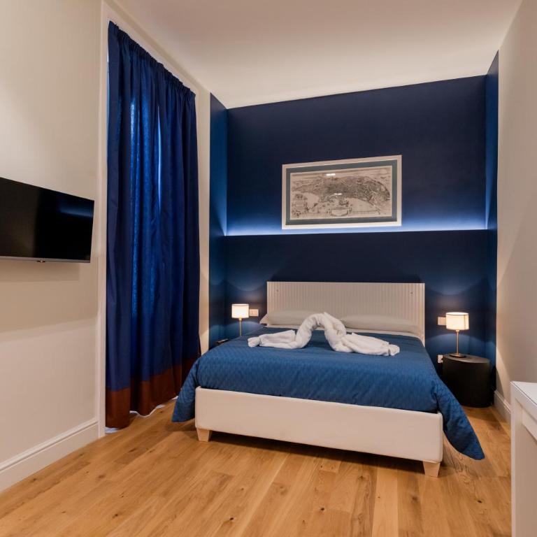Piazza San Domenico Luxury Suites - King Room with Balcony - 8