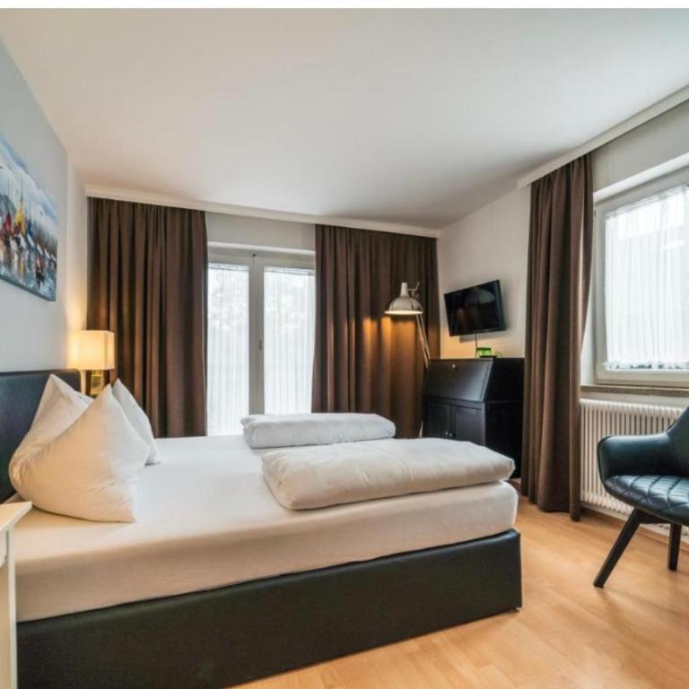 Hotel Berg - Doppelzimmer mit eigenem Bad - 11