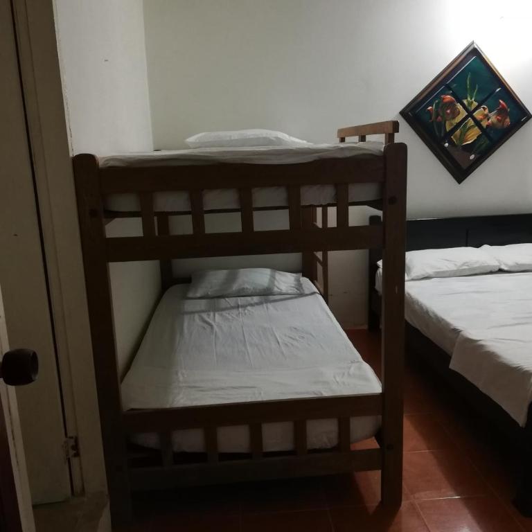 Casa Navarro Hostal - Junto al Mar - Habitación Familiar con baño privado - 1