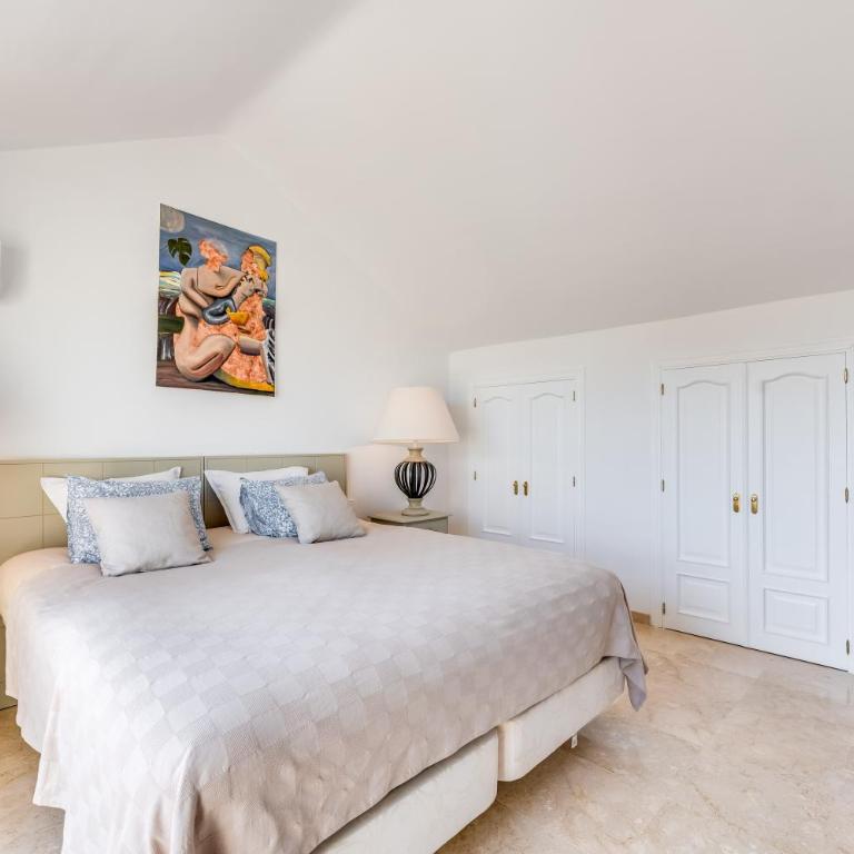 Cozy 3 BDRM Sunny Townhouse w BBQ and Pool - Three-Bedroom Apartment - 28