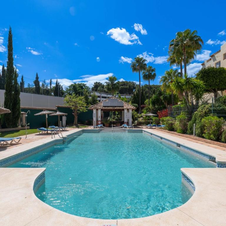 Cozy 3 BDRM Sunny Townhouse w BBQ and Pool - Three-Bedroom Apartment - 5