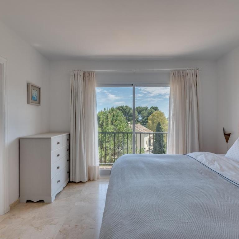 Cozy 3 BDRM Sunny Townhouse w BBQ and Pool - Three-Bedroom Apartment - 36