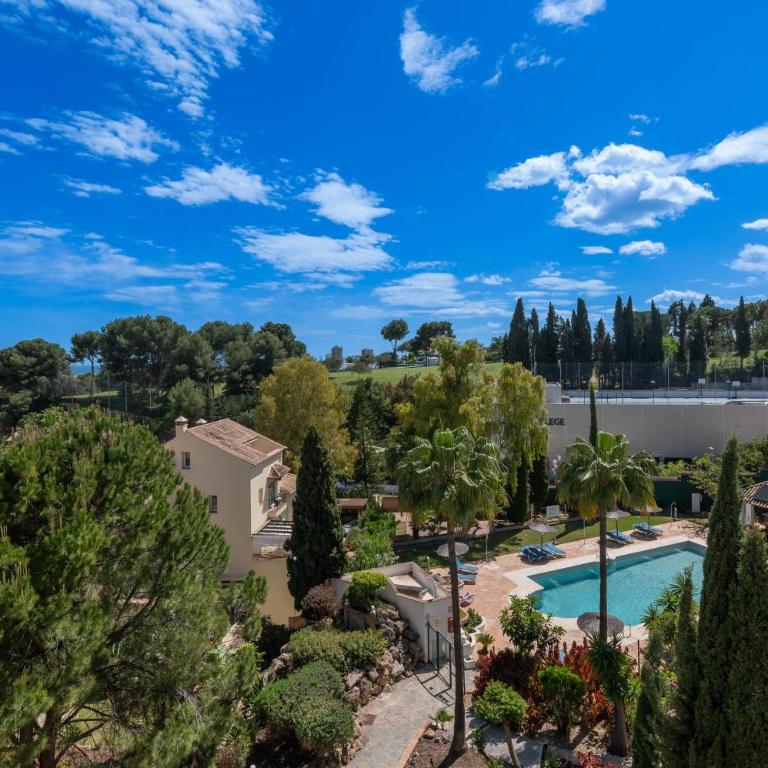Cozy 3 BDRM Sunny Townhouse w BBQ and Pool - Three-Bedroom Apartment - 43