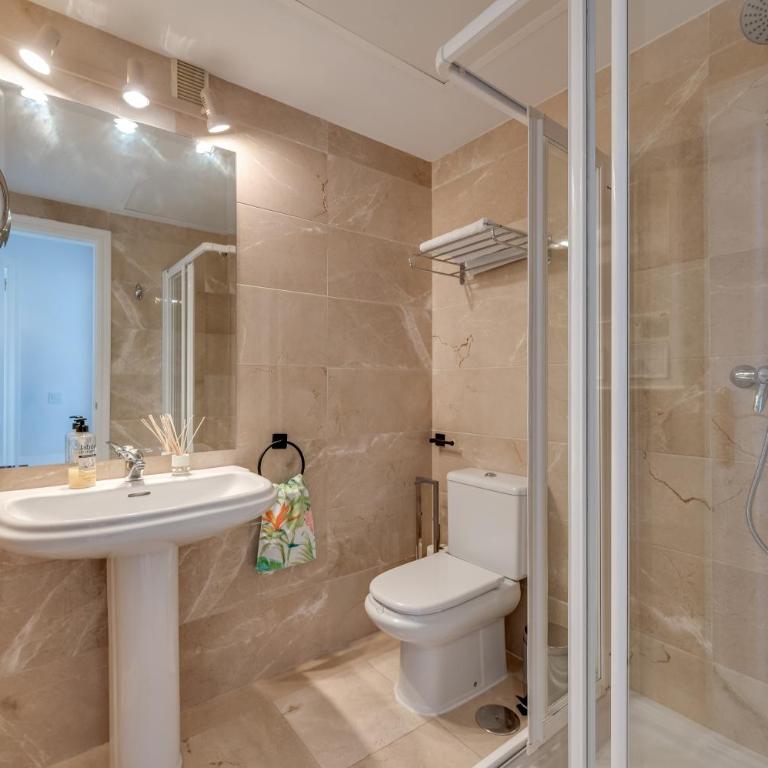 Cozy 3 BDRM Sunny Townhouse w BBQ and Pool - Three-Bedroom Apartment - 38