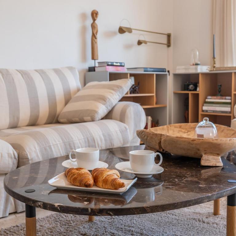 Cozy 3 BDRM Sunny Townhouse w BBQ and Pool - Three-Bedroom Apartment - 16