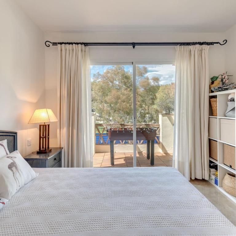 Cozy 3 BDRM Sunny Townhouse w BBQ and Pool - Three-Bedroom Apartment - 31