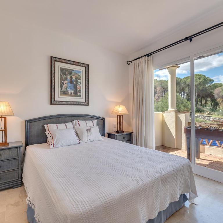Cozy 3 BDRM Sunny Townhouse w BBQ and Pool - Three-Bedroom Apartment - 30
