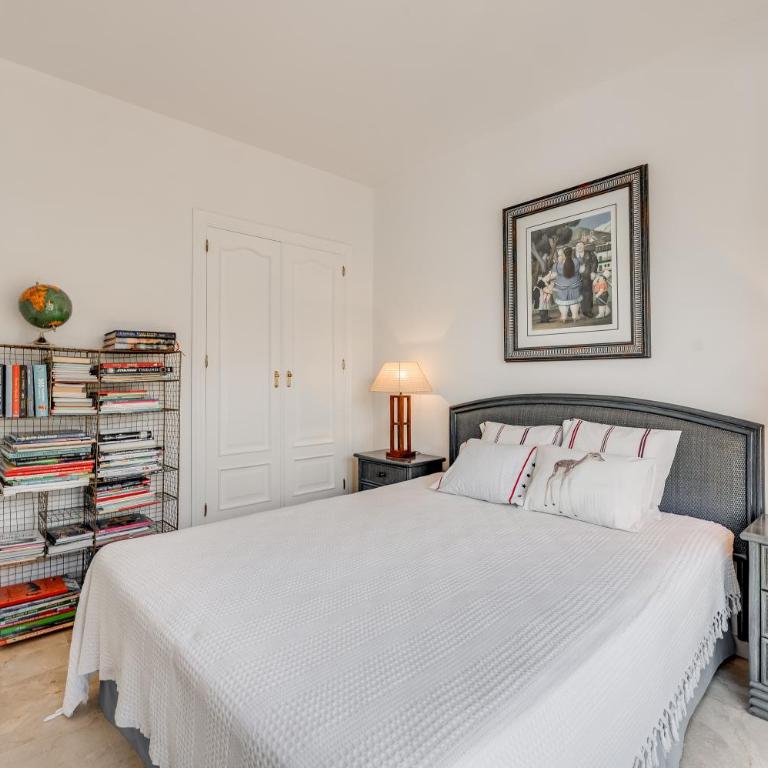 Cozy 3 BDRM Sunny Townhouse w BBQ and Pool - Three-Bedroom Apartment - 33
