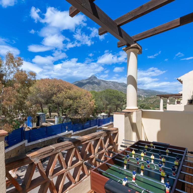 Cozy 3 BDRM Sunny Townhouse w BBQ and Pool - Three-Bedroom Apartment - 32