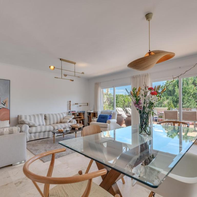 Cozy 3 BDRM Sunny Townhouse w BBQ and Pool - Three-Bedroom Apartment - 20