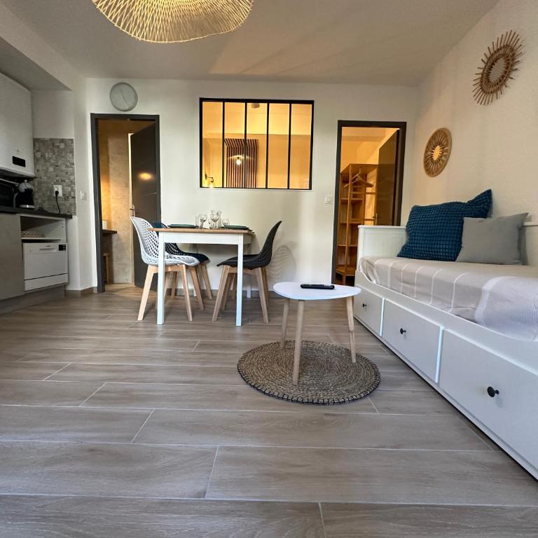 Appartement climatisé avec chambre et Parking privatif Locations VLD Camargue - Apartamento de 1 dormitorio - 28