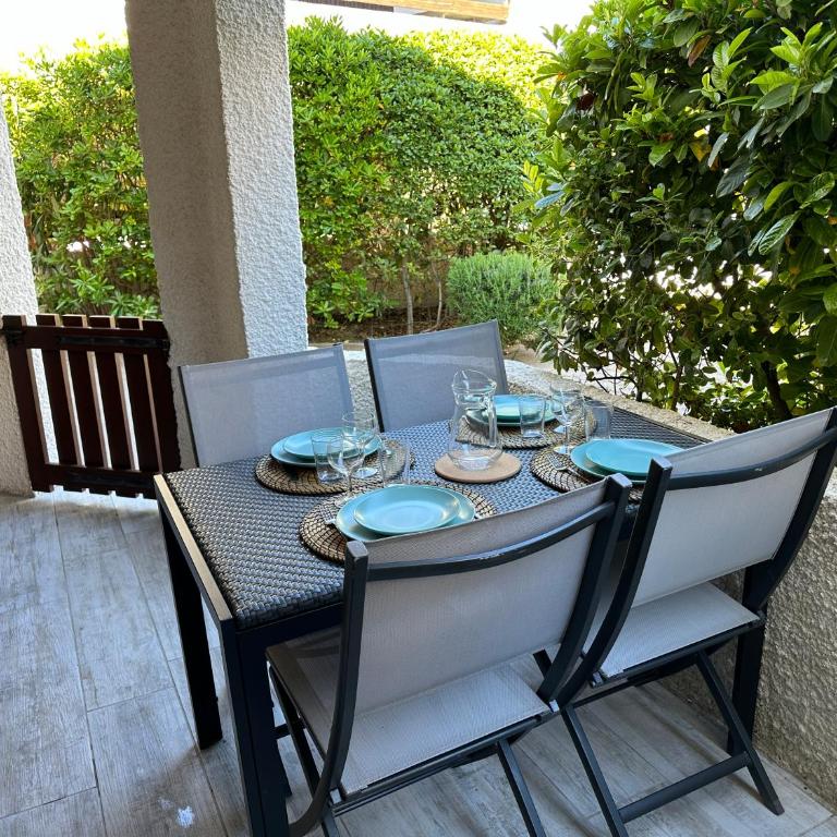Appartement climatisé avec chambre et Parking privatif Locations VLD Camargue - Apartamento de 1 dormitorio - 8
