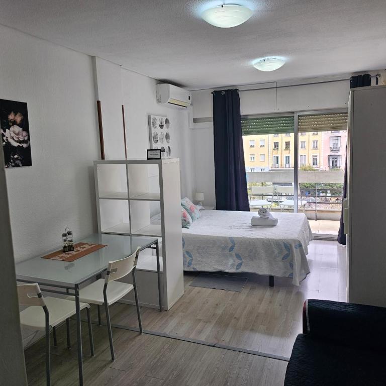 Estudio Doble con Balcon en Madrid Centro (Chueca) - One-Bedroom Apartment - 5