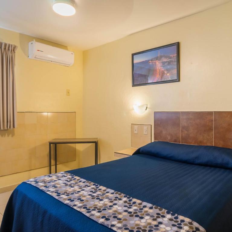 Hotel Mazatlan - Queen Room - 3
