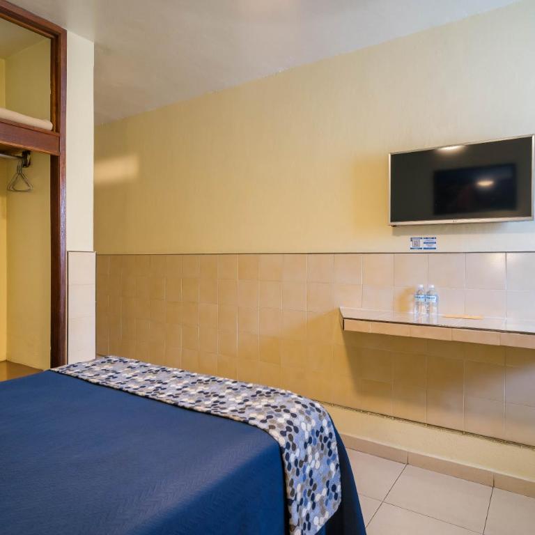 Hotel Mazatlan - Queen Room - 5