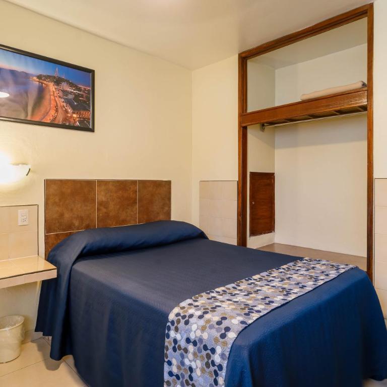 Hotel Mazatlan - Queen Room - 6