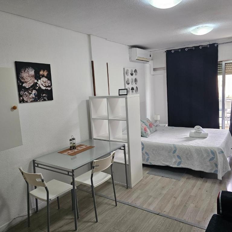 Estudio Doble con Balcon en Madrid Centro (Chueca) - One-Bedroom Apartment - 2