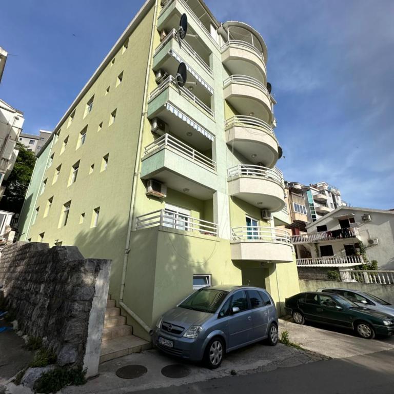 Quiet Studio in Becići-Next to Hotel Mediteran- Garage free - Studio with Terrace - 1