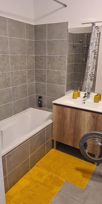 Appartement cosy de 2 chambres - Apartment mit 2 Schlafzimmern und Terrasse - 17