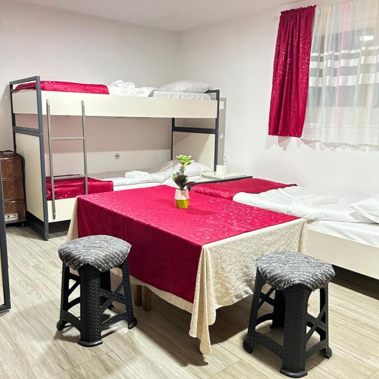 Sneza - Single Bed in Mixed Dormitory Room - 1