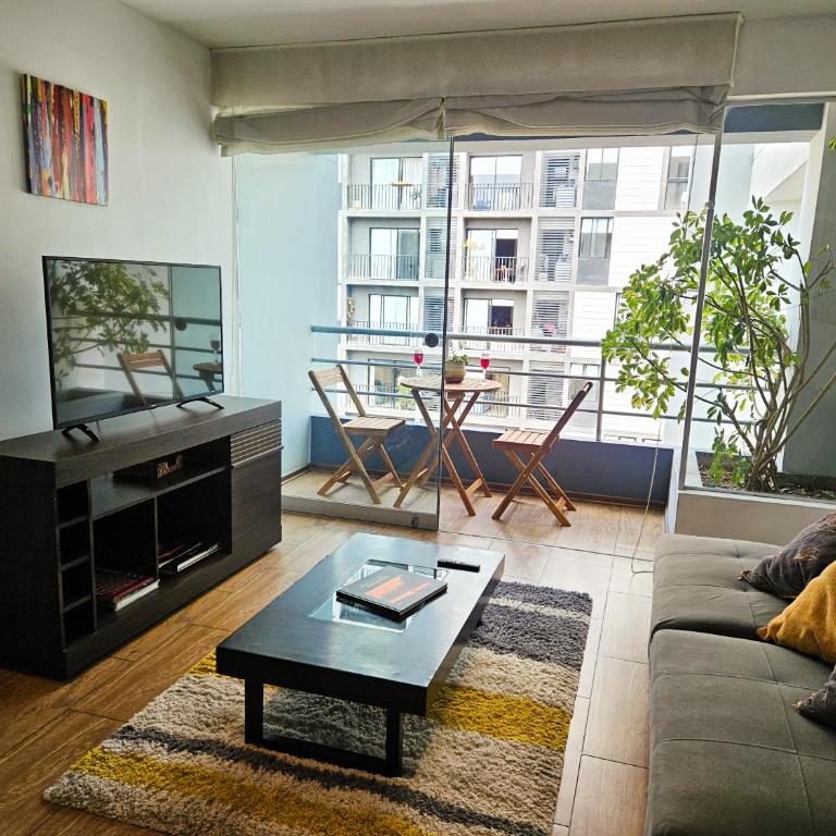 Cozy Apartment Miraflores - Two-Bedroom Apartment with Balcony - 1