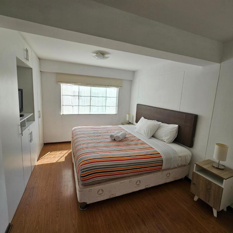 Cozy Apartment Miraflores - Two-Bedroom Apartment with Balcony - 2