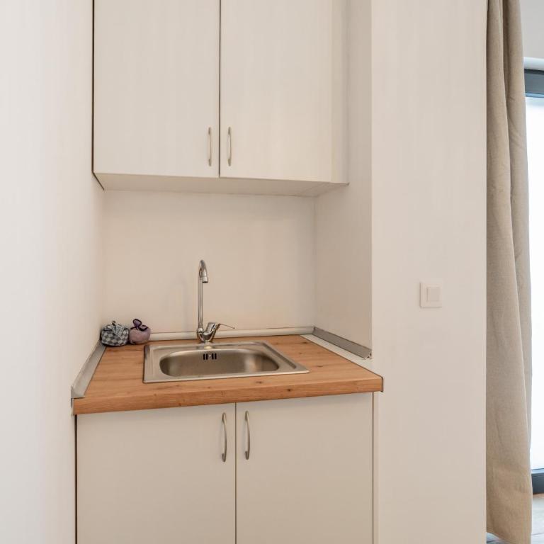 Mediterraneum Suite F - Studio - 13
