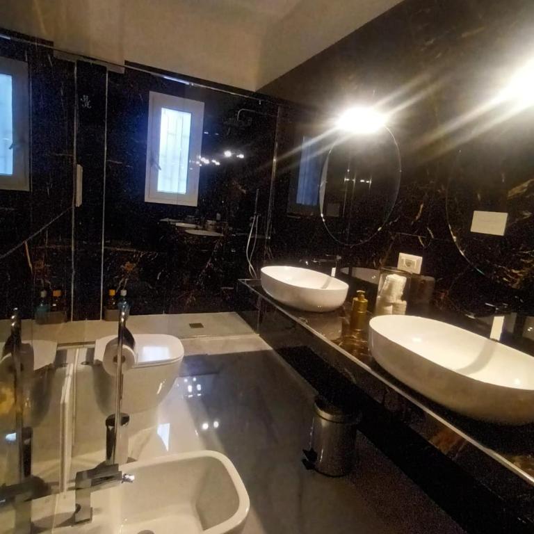 Cuore di Napoli Centro - Three-Bedroom Apartment - 22