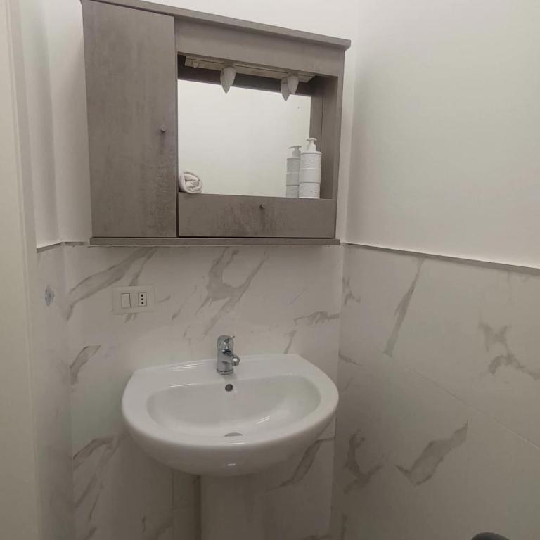 Cuore di Napoli Centro - Three-Bedroom Apartment - 20