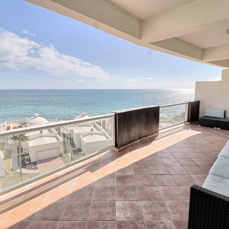 Las Palmas Resort - Junior Suite with Sea View - 2