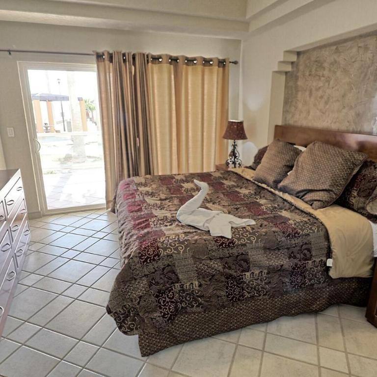 Las Palmas Resort - Two-Bedroom Apartment - 3