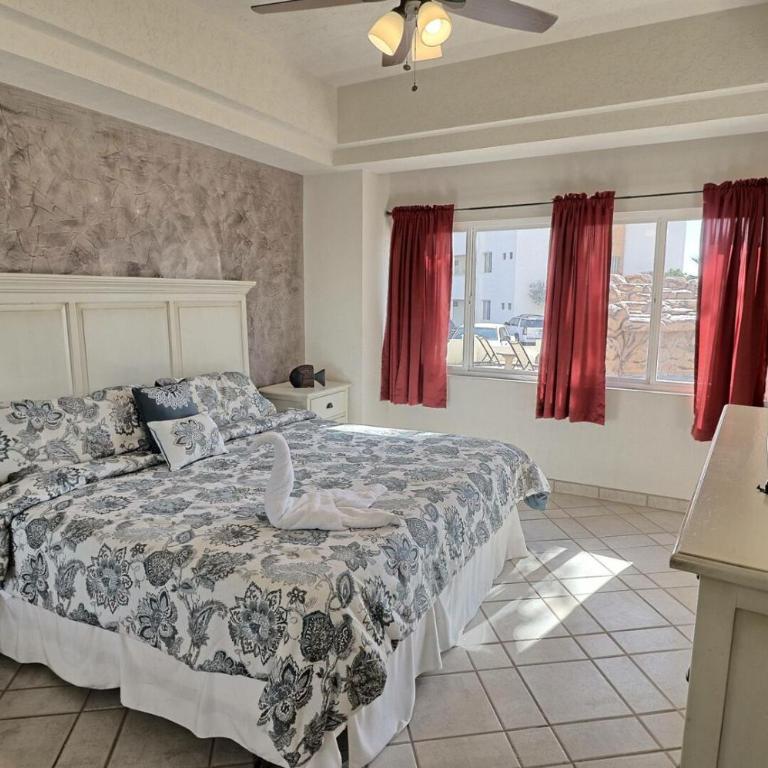 Las Palmas Resort - Two-Bedroom Apartment - 4