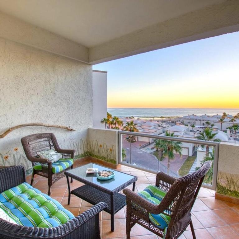 Las Palmas Resort - Deluxe Suite with Spa Bath - 2