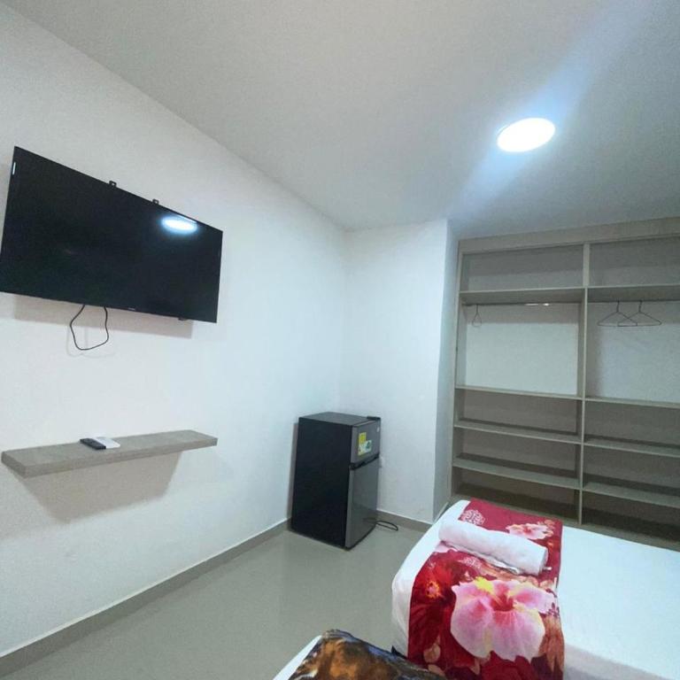 Hostal Tamaca Beach - Habitación Cuádruple Confort - 3