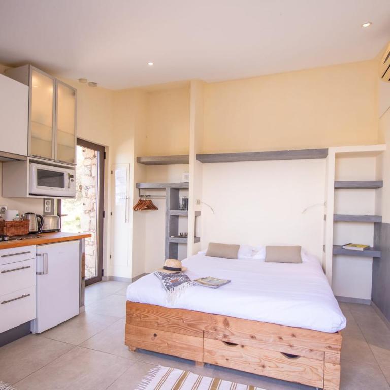 Maisonnette en plein maquis vue splendide à 5 min du centre et de la plage - Studio - 11